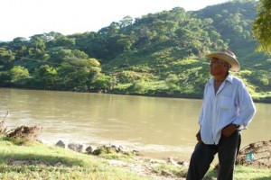 Sánchez Riano at the site of the proposed dam
