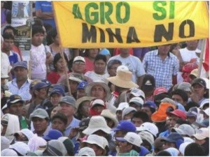Protest by communities affected by mining operations of Alamos Gold / El Universal