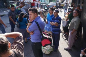 Paro del transporte. Miles de salvadoreños caminaron para llegar a sus trabajos o viviendas luego que las supuestas amenazas que recibió el transporte público paralizara el movimiento en el país.