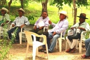 Autoridades de varias comunidades unidas en la lucha comparten opiniopnes sobre su resistencia al proyecto de Paso de la Reina.