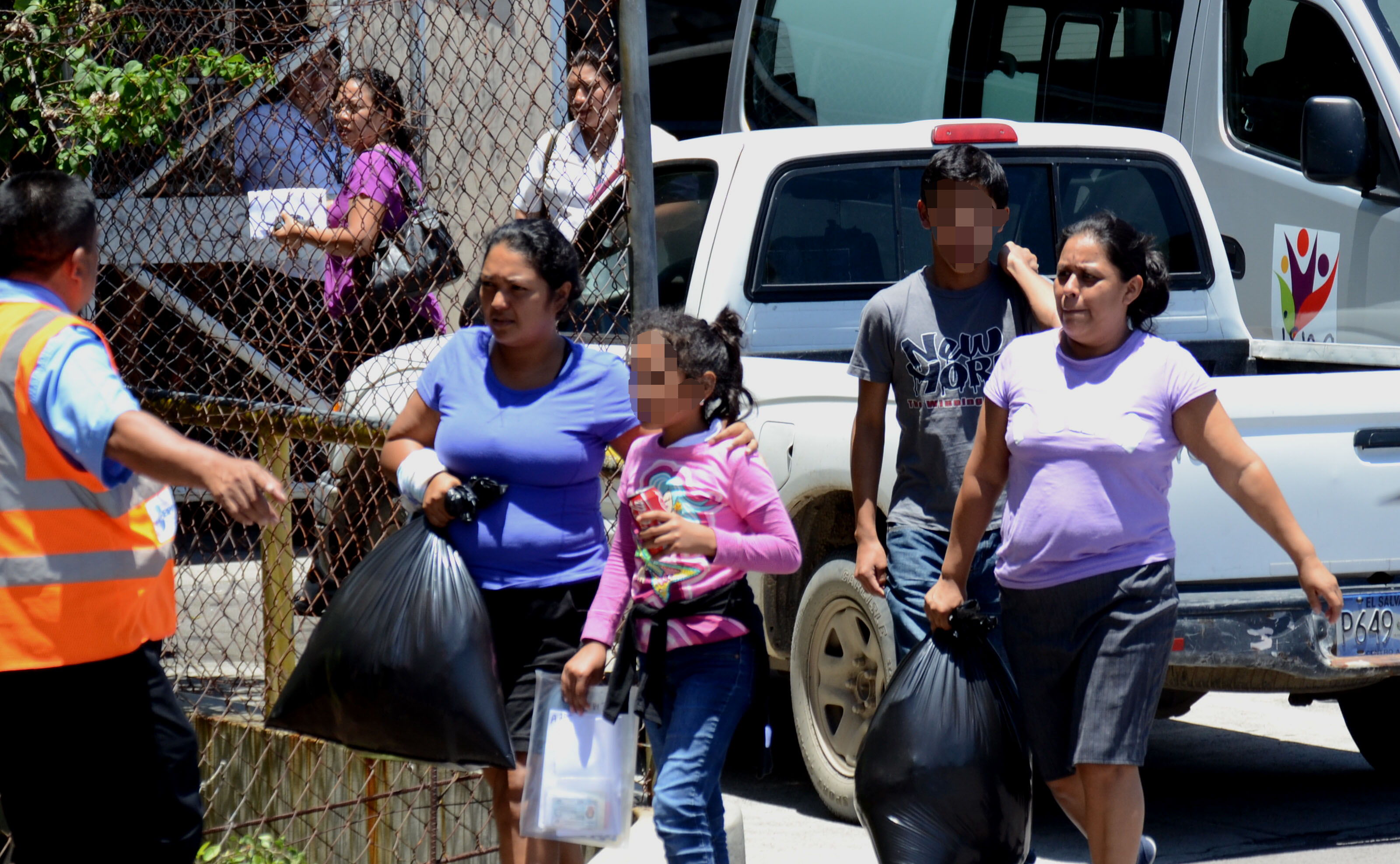 El Salvador recibe a sus niños migrantes que regresan a casa enfermos