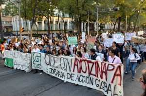 Del contingente del Centro para la Investigación y la Docencia Económica surge una certeza compartida por el grueso de los manifestantes: “Fue el estado”.