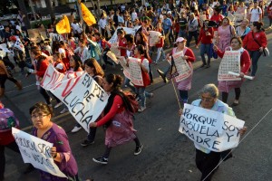 El dolor indescriptible, la indignación y una terca esperanza mantienen movilizado a un sector cada vez más extendido de la sociedad.