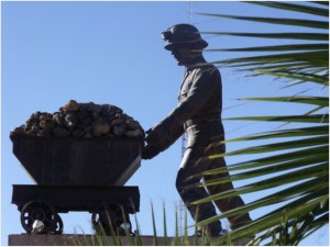 Statue of mineworker in Cananea / Tom Barry