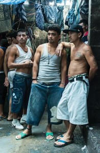 Pandilleros Cojutepeque. Miembros del Barrio 18 recluidos en el penal de mediana seguridad de Cojutepeque, antes de ser trasladados hacia el penal de máxima seguridad.