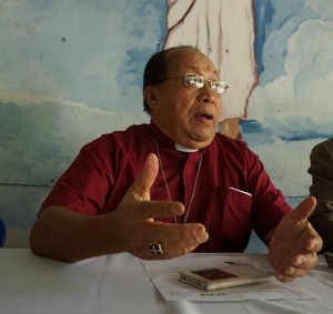 Medardo Gómez, obispo luterano desde su iglesia llamó a un acercamiento con los pandilleros para frenar la violencia.