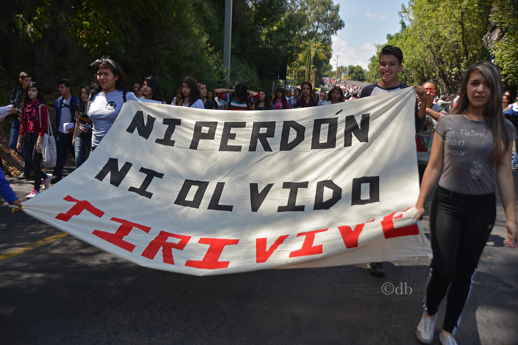 Foto reportaje: tres años desde la represión de la Escuela normal Tiri