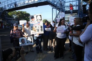 Salvadoreños se concentraron en el Centro Judicial para pedir justicia mientras se desarrollaba la audiencia
