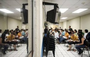 Centro de Atención de Salvadoreños Repatriados, aeropuerto Monseñor Romero.