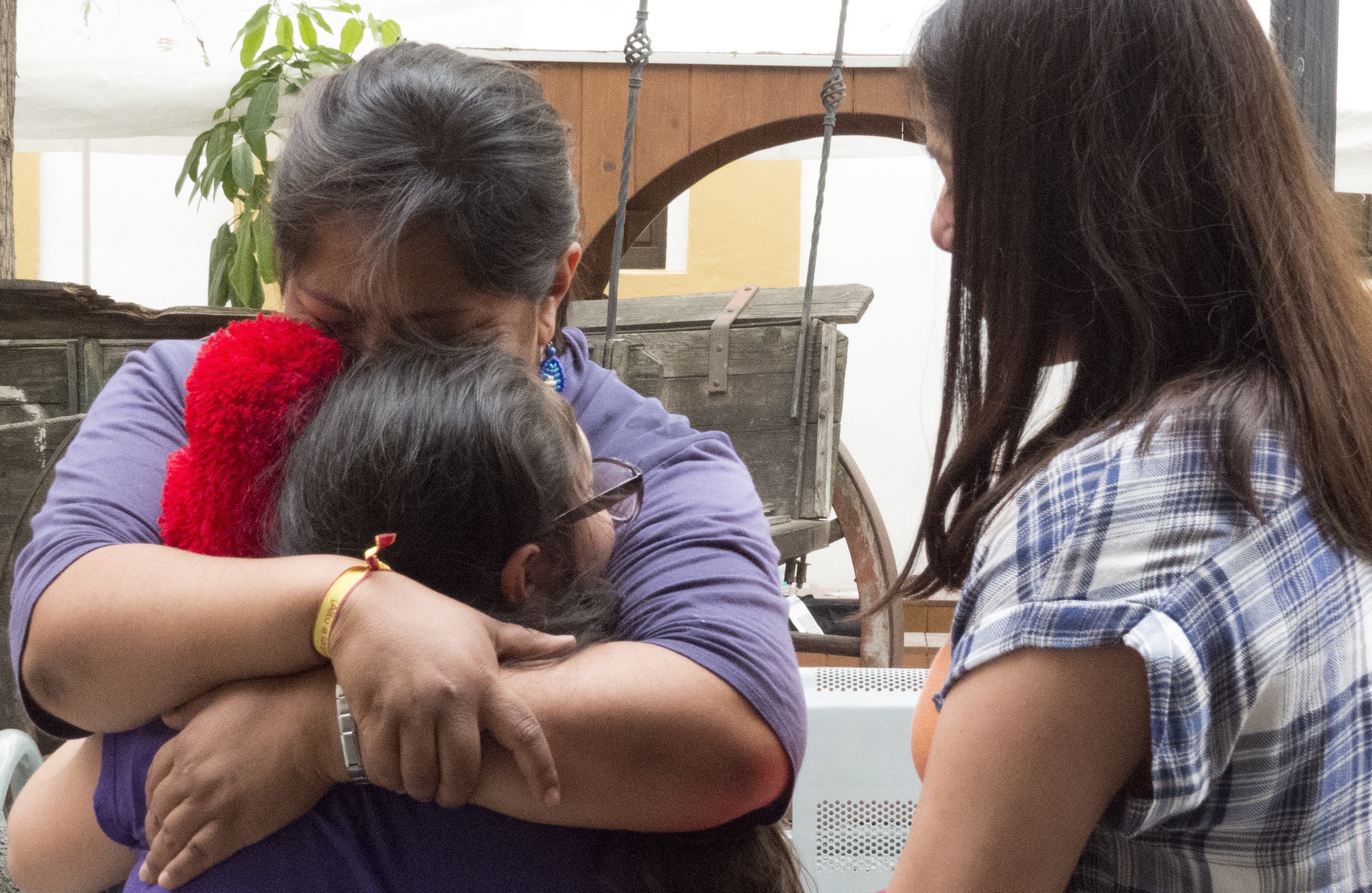 Migrante deportada gana su lucha y se reúne con sus hijas