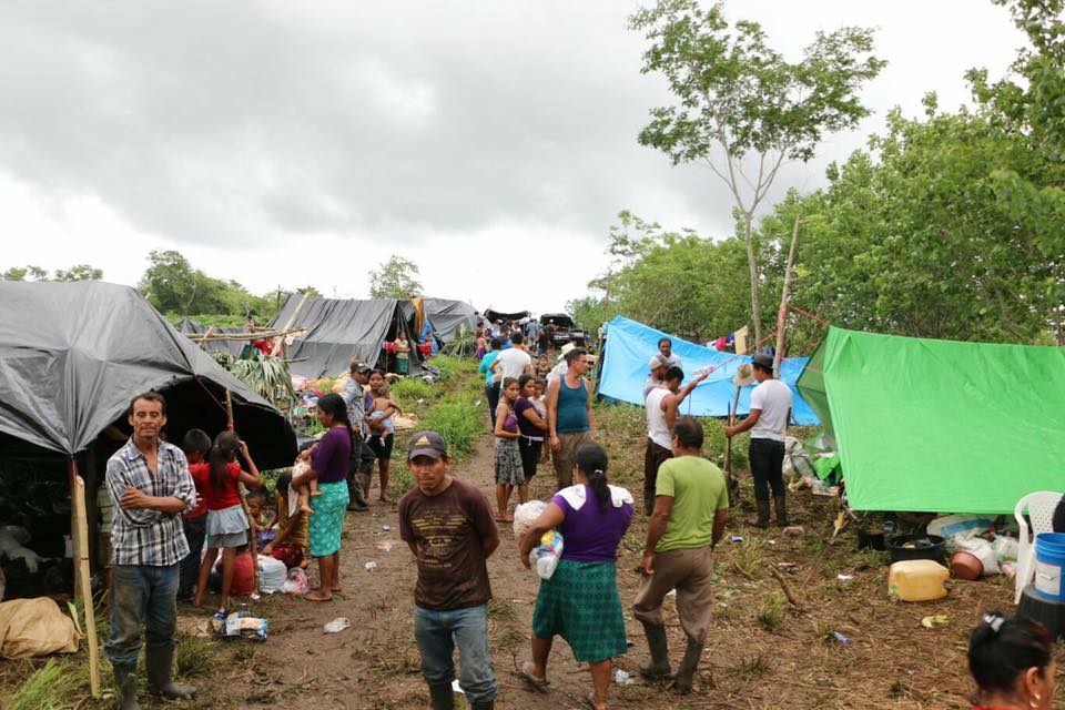 Alarma y preocupación ante condiciones de la comunidad Laguna Larga, Petén  desplazada forzadamente en la frontera con México