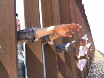 ¡Abajo los muros! Frente al nuevo muro de Trump, un llamado a la dignidad