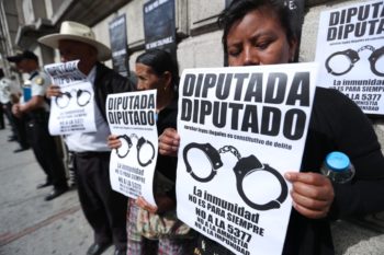 Militares guatemaltecos buscan impunidad por crímenes cometidos durante la guerra
